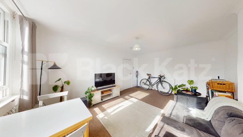 Located only a short walk to Angel station and the popular Upper Street Chapel Market, Angel